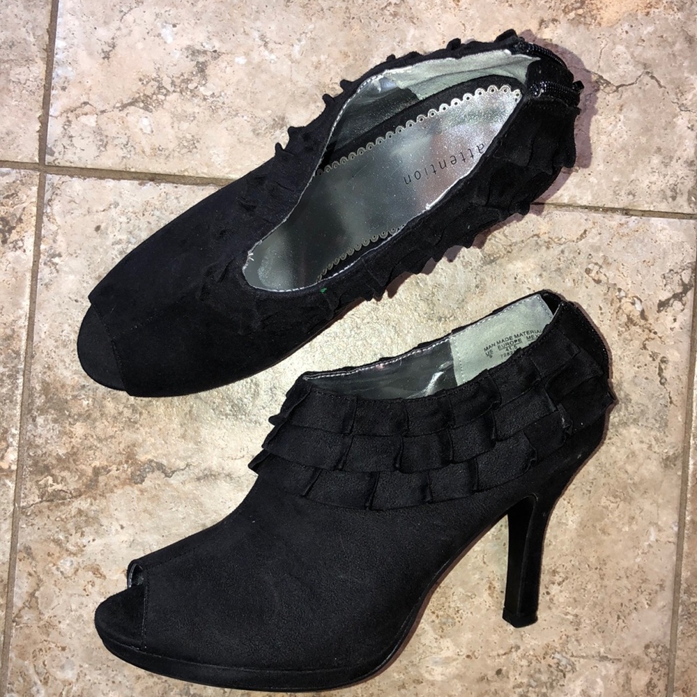Black peep toe heel